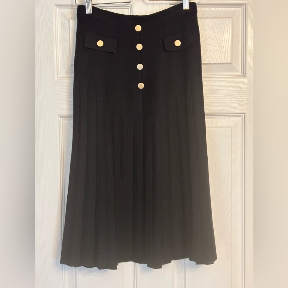 Elegant Black Faux-Pleated Skirt EUC